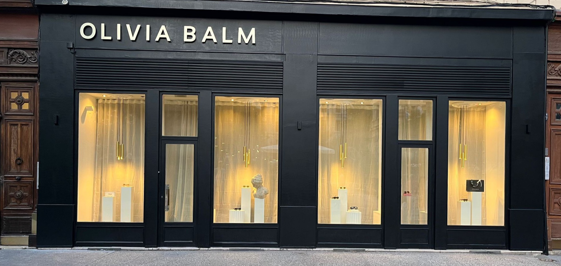 Poste d’essayage lumineux chez Olivia Balm